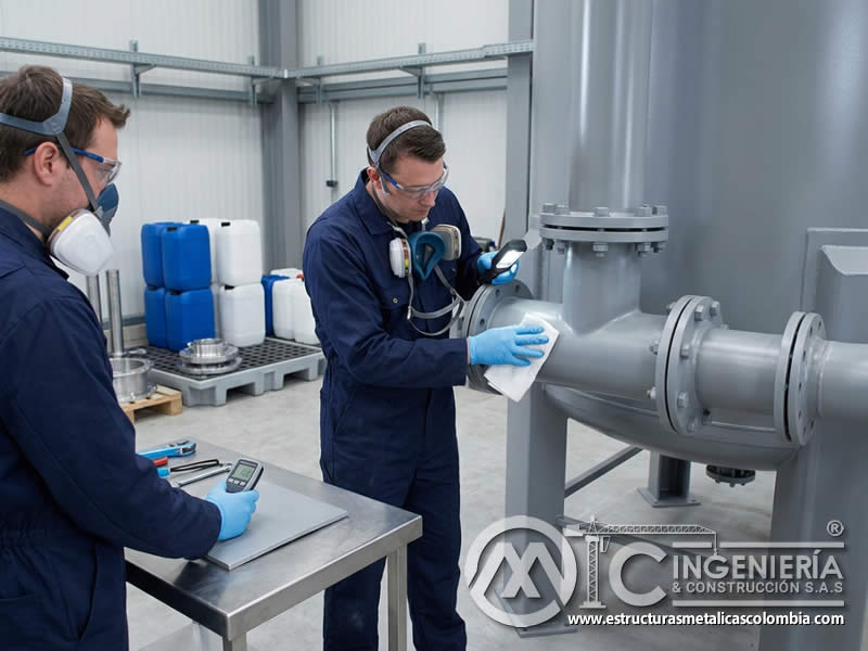 Recubrimiento industrial resistente a exposición química para proteger superficies frente a solventes, ácidos y sustancias agresivas en Bogotá, Colombia. Montajes, Ingeniería y Construcción. MIC SAS.