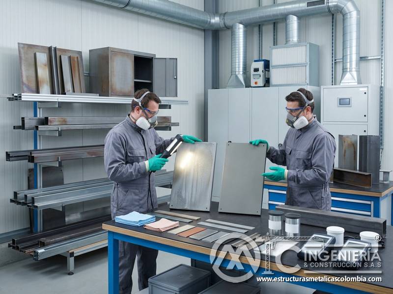 Frío y condensación generando cambios de color en pintura industrial en Bogotá, Colombia. Montajes, Ingeniería y Construcción. MIC SAS.