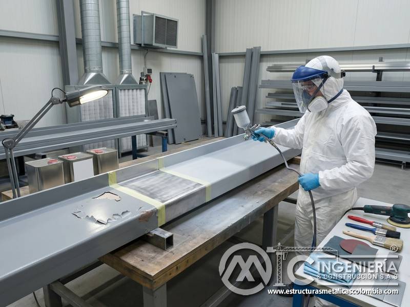 Aplicación uniforme de pintura industrial en zona reparada contra descascarado en Bogotá, Colombia. Montajes, Ingeniería y Construcción. MIC SAS.