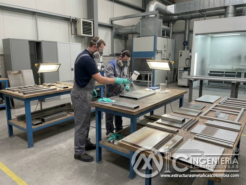 Entrenamiento en técnicas de aplicación para lograr color industrial duradero en Bogotá, Colombia. Montajes, Ingeniería y Construcción. MIC SAS.