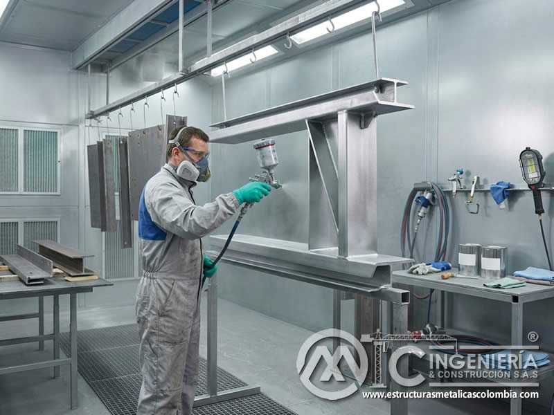 Aplicación por pulverización de pintura rica en zinc en Bogotá, Colombia. Montajes, Ingeniería y Construcción. MIC SAS.