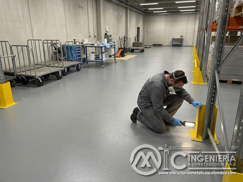 Pavimentos epóxicos resistentes a abrasión y desgaste en Bogotá, Colombia. Montajes, Ingeniería y Construcción. MIC SAS.
