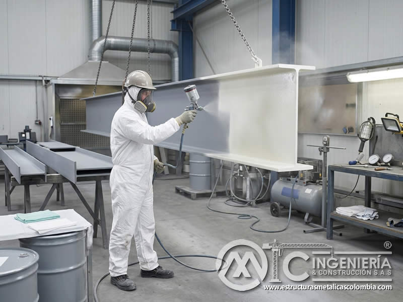 Aplicación por pulverización de pintura intumescente en Bogotá, Colombia. Montajes, Ingeniería y Construcción. MIC SAS.