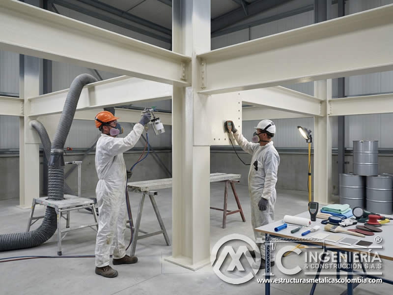 Capa carbonosa aislante formada por pintura intumescente en Bogotá, Colombia. Montajes, Ingeniería y Construcción. MIC SAS.
