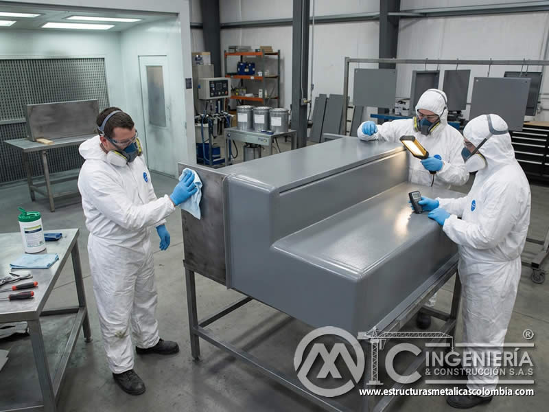 Adherencia superior de pintura poliuretánica sobre metal en Bogotá, Colombia. Montajes, Ingeniería y Construcción. MIC SAS.