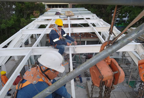 Techos metálicos. Diseño y Construcción en Bogotá, Colombia. Montajes, Ingeniería y Construcción MIC SAS.