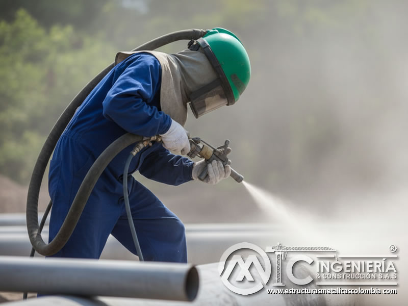 Chorreado Arena Tubo Acero Inoxidable Preparacion Pintura En Bogota Colombia en Bogotá, Colombia. Montajes, Ingeniería y Construcción. MIC SAS.