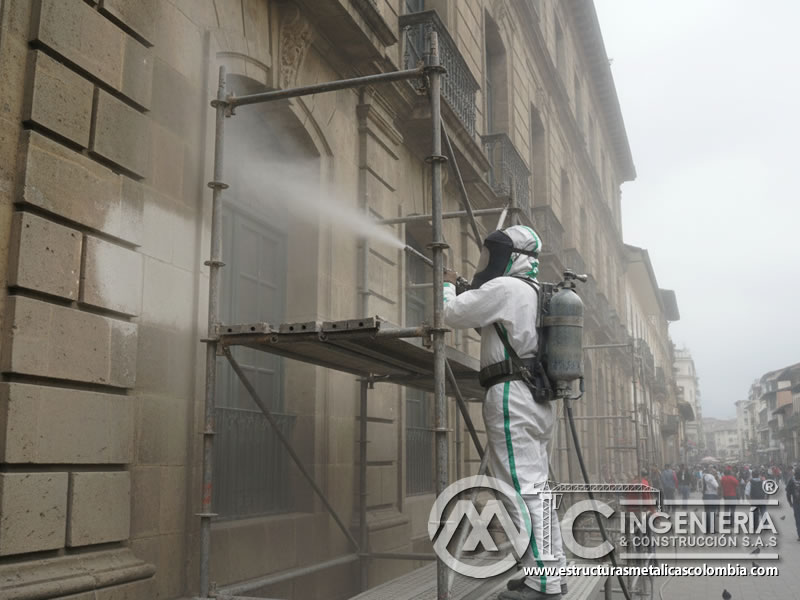 Sandblasting Fachada Urbana Columnas Patrimonio Historico En Bogota Colombia en Bogotá, Colombia. Montajes, Ingeniería y Construcción. MIC SAS.