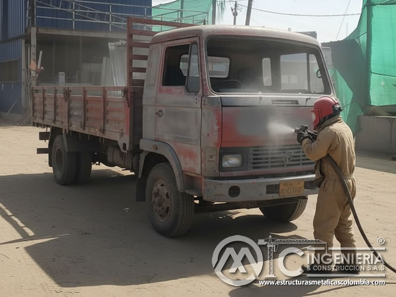 Chorro Abrasivo Camion Carga Remocion Pintura Oxido En Bogota Colombia en Bogotá, Colombia. Montajes, Ingeniería y Construcción. MIC SAS.