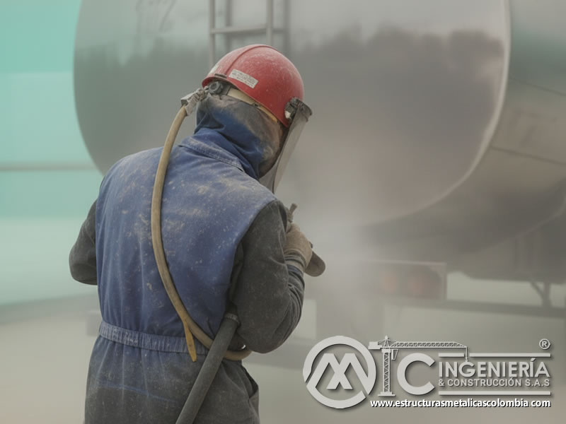 Chorro Abrasivo Cisterna Semirremolque Limpieza Tecnica En Bogota Colombia en Bogotá, Colombia. Montajes, Ingeniería y Construcción. MIC SAS.