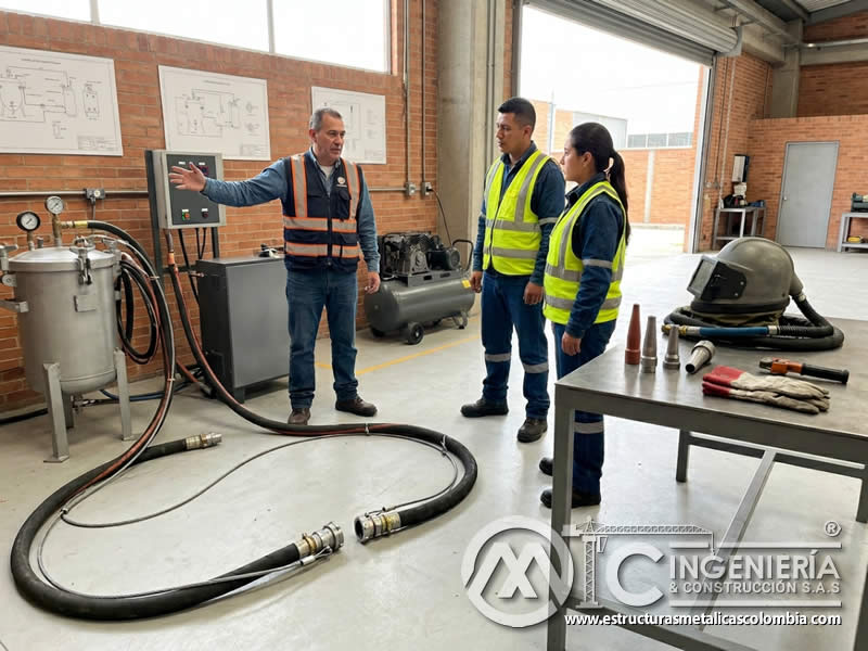 Respuesta segura a fallo de manguera de sandblasting en Bogotá, Colombia. Montajes, Ingeniería y Construcción. MIC SAS.