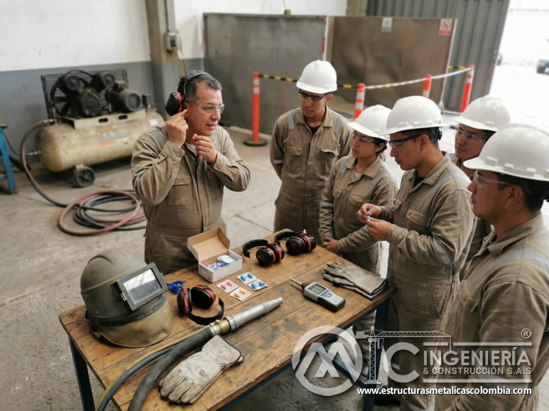 Entrenamiento en protección auditiva de sandblasting en Bogotá, Colombia. Montajes, Ingeniería y Construcción. MIC SAS.