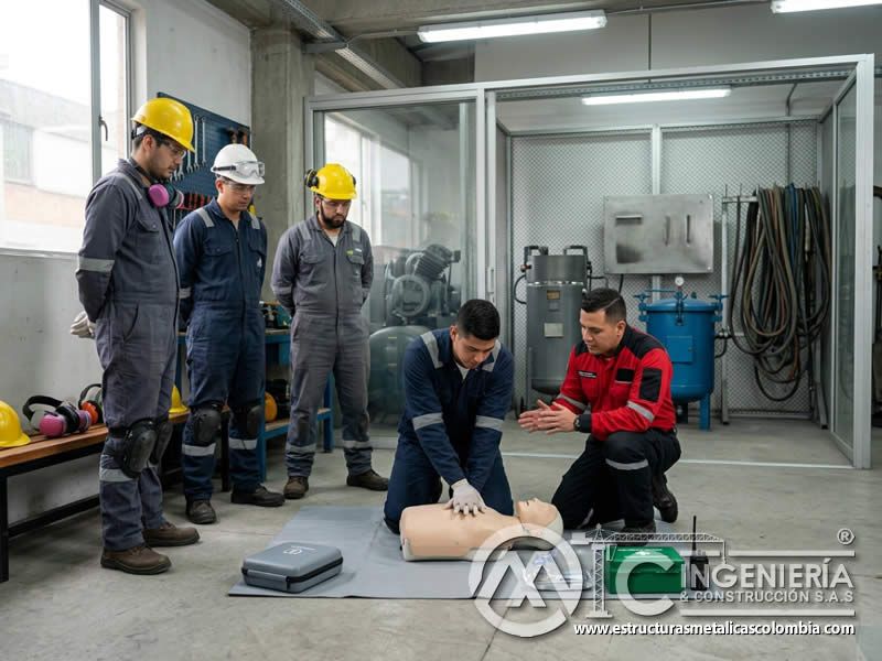 Entrenamiento de RCP para operario de sandblasting en Bogotá, Colombia. Montajes, Ingeniería y Construcción. MIC SAS.