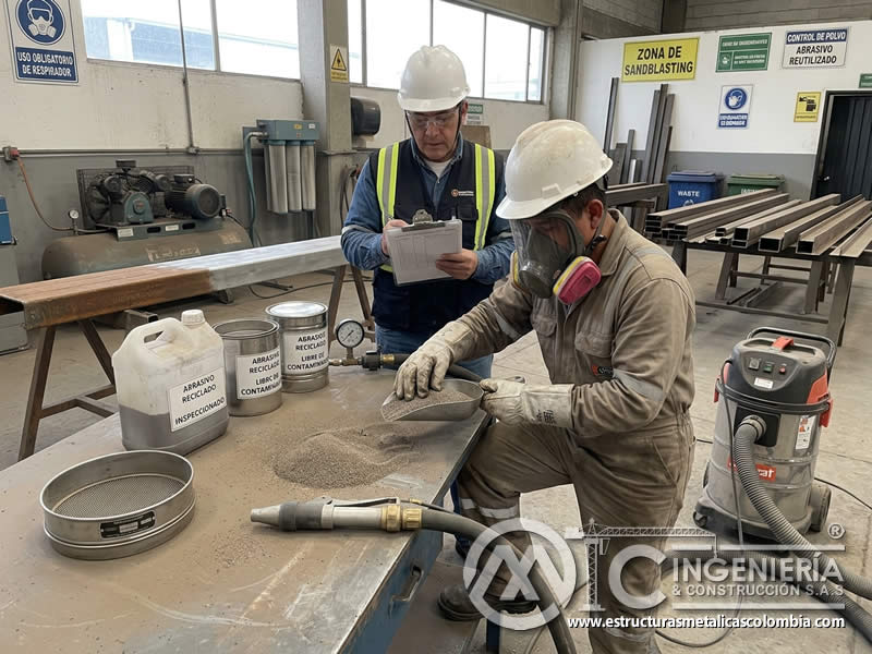 Salud del trabajador usando abrasivo reciclado en sandblasting en Bogotá, Colombia. Montajes, Ingeniería y Construcción. MIC SAS. Salud del trabajador usando abrasivo reciclado en sandblasting en Bogotá, Colombia. Montajes, Ingeniería y Construcción. MIC SAS.