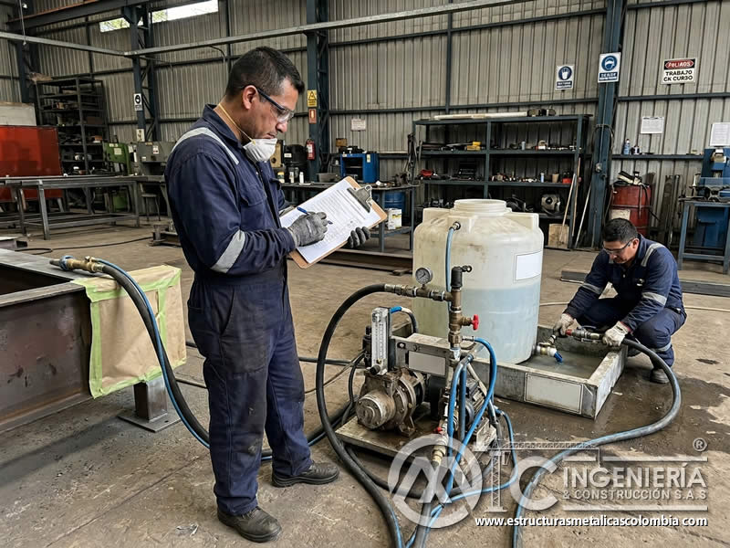 Procedimiento de uso de agua en chorro de arena húmedo en Bogotá, Colombia. Montajes, Ingeniería y Construcción. MIC SAS.