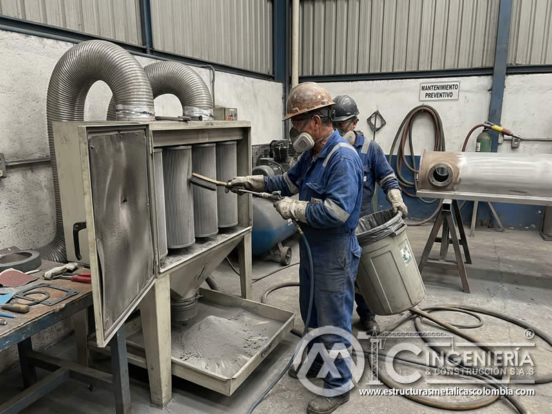 Mantenimiento de colector y limpieza de filtros en sandblasting en Bogotá, Colombia. Montajes, Ingeniería y Construcción. MIC SAS.