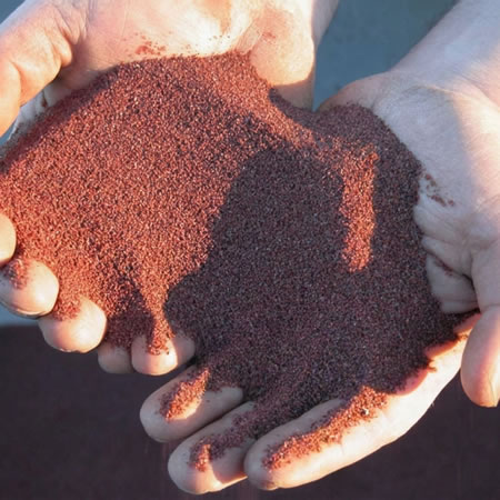 Granate mineral para chorro abrasivo con baja generación de polvo y alto rendimiento operativo en Bogotá, Colombia. Montajes, Ingeniería y Construcción. MIC SAS.