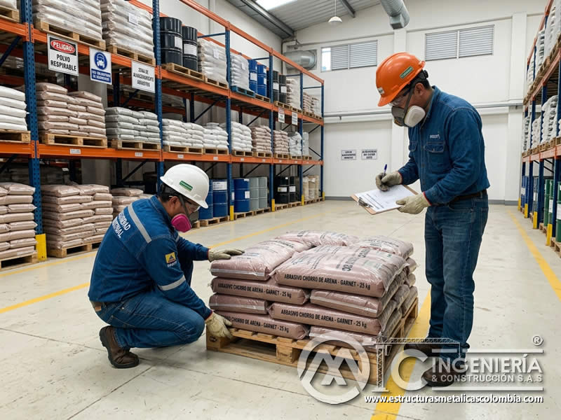 Almacenamiento seguro de abrasivos en área seca, ventilada y señalizada para operaciones de sandblasting en Bogotá, Colombia. Montajes, Ingeniería y Construcción. MIC SAS.
