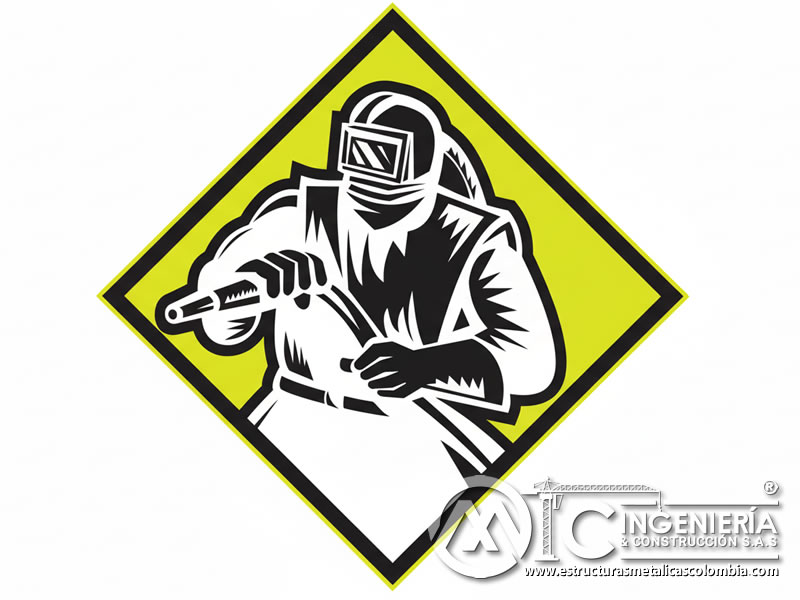 Señal de zona de trabajo de sandblasting con pictograma de operario en Bogotá, Colombia. Montajes, Ingeniería y Construcción. MIC SAS.