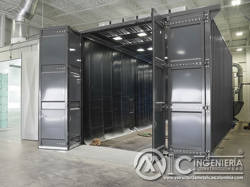 Cabina de samblasteo con sistema de filtración y extracción de aire en Bogotá, Colombia. Montajes, Ingeniería y Construcción. MIC SAS.