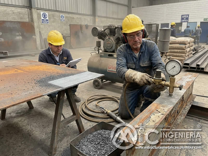 Presión para abrasivo de granalla en sandblasting de acero en Bogotá, Colombia. Montajes, Ingeniería y Construcción. MIC SAS.