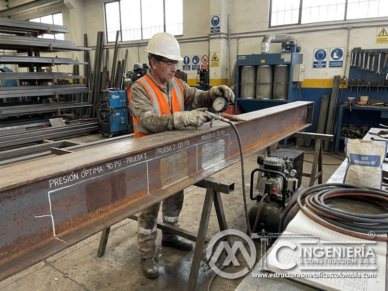 Presión óptima de aire para sandblasting en superficie de acero en Bogotá, Colombia. Montajes, Ingeniería y Construcción. MIC SAS.