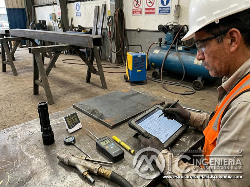 Registro de humedad e inspección de superficie para sandblasting en Bogotá, Colombia. Montajes, Ingeniería y Construcción. MIC SAS.