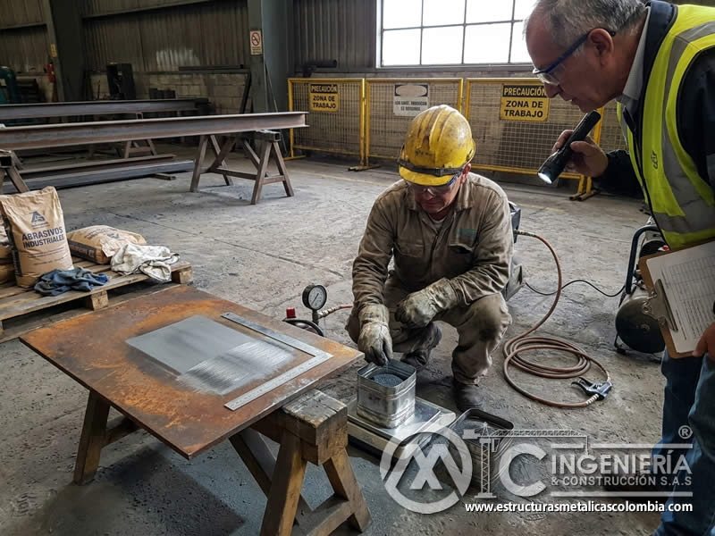 Ahorro de abrasivo en arenado mediante prueba previa en Bogotá, Colombia. Montajes, Ingeniería y Construcción. MIC SAS.