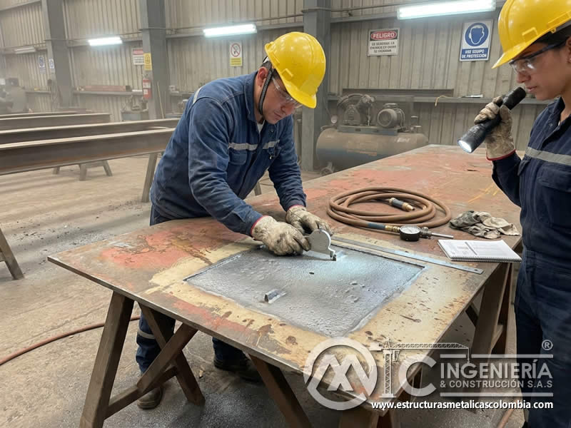 Rugosidad de prueba con chorro de arena y perfil de superficie en Bogotá, Colombia. Montajes, Ingeniería y Construcción. MIC SAS.