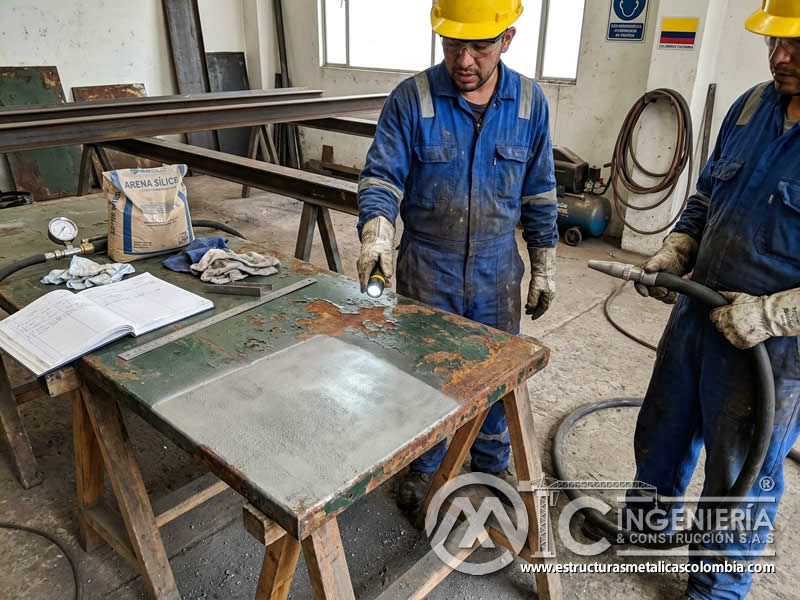 Técnica de chorro de arena en área pequeña y resultado en Bogotá, Colombia. Montajes, Ingeniería y Construcción. MIC SAS.