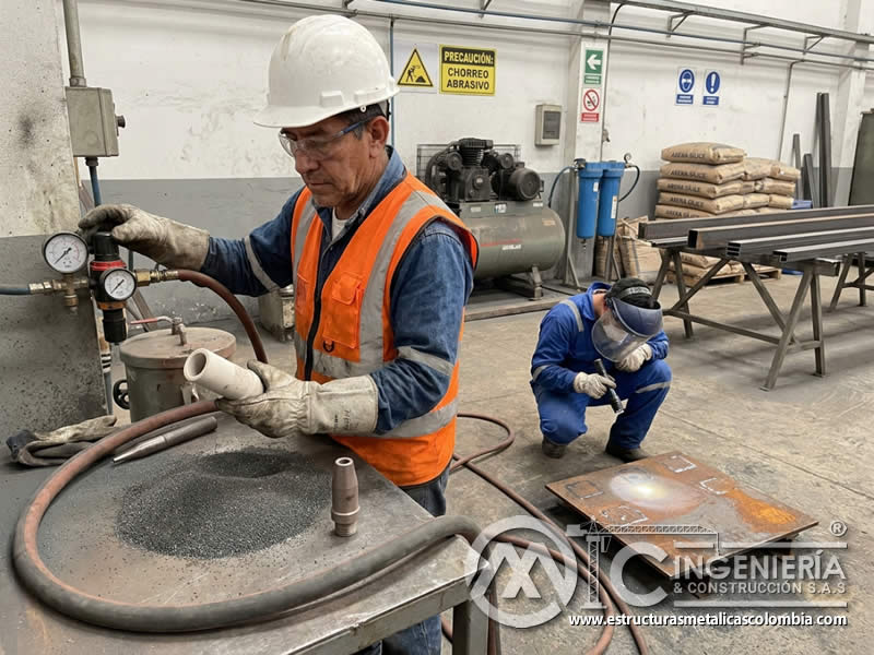 Presión de aire y boquilla para ajuste de sandblasting en Bogotá, Colombia. Montajes, Ingeniería y Construcción. MIC SAS.