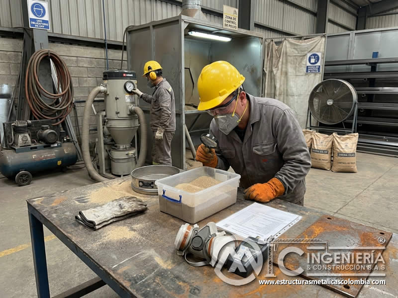 Arena sílice y control de polvo en trabajos de chorro de arena en Bogotá, Colombia. Montajes, Ingeniería y Construcción. MIC SAS. Arena sílice y control de polvo en trabajos de chorro de arena en Bogotá, Colombia. Montajes, Ingeniería y Construcción. MIC SAS.