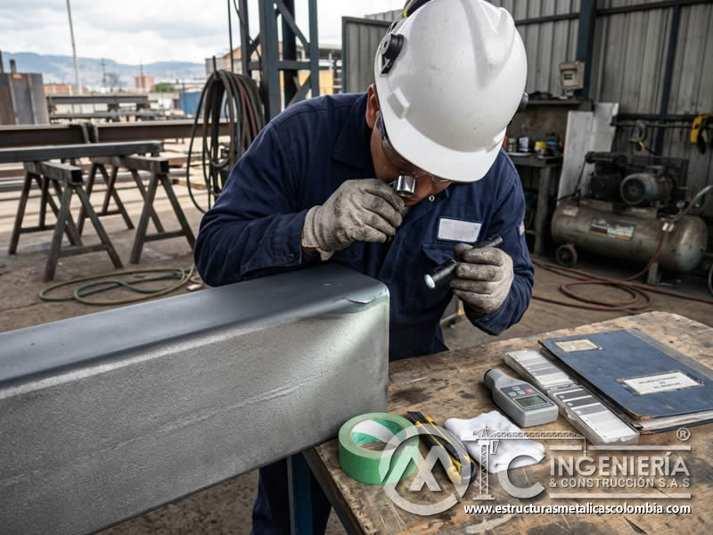 Bordes levantados de recubrimiento tras sandblasting en Bogotá, Colombia. Montajes, Ingeniería y Construcción. MIC SAS.