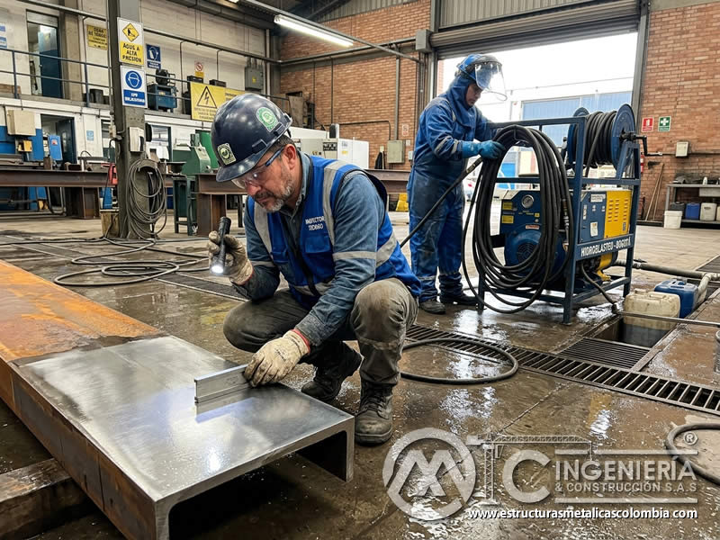 Inspección de superficie limpia con hydroblasting en Bogotá, Colombia. Montajes, Ingeniería y Construcción. MIC SAS.