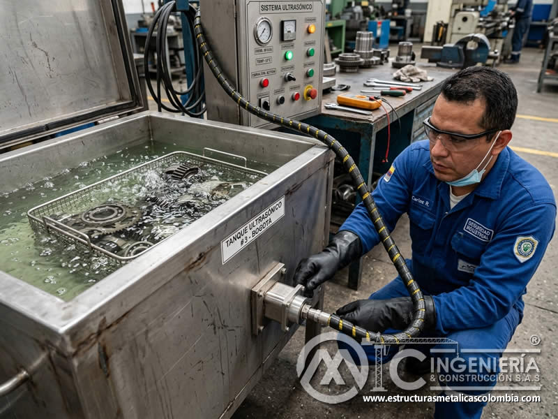 Transductor de ultrasonido en tanque de limpieza en Bogotá, Colombia. Montajes, Ingeniería y Construcción. MIC SAS.