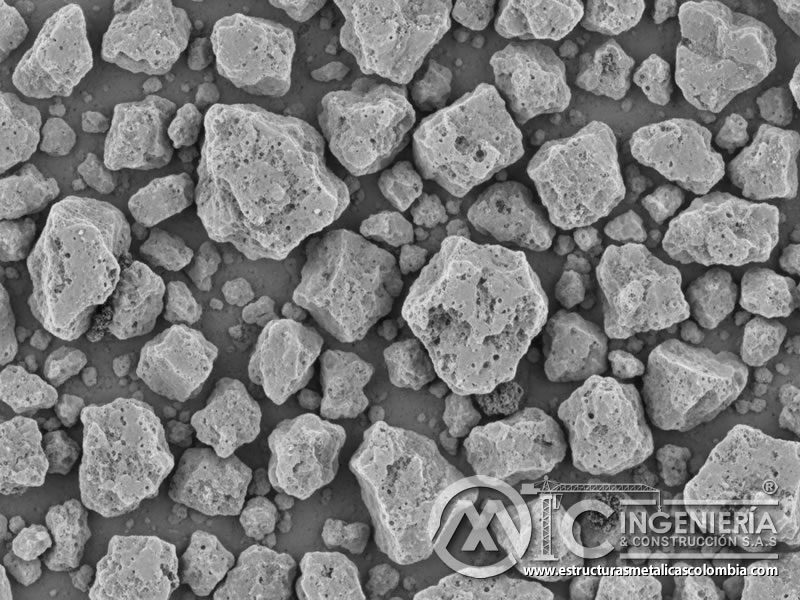 Análisis de microscopía electrónica de granos de arena de sílice. Bogotá, Colombia. Montajes, Ingeniería y Construcción. MIC SAS.
