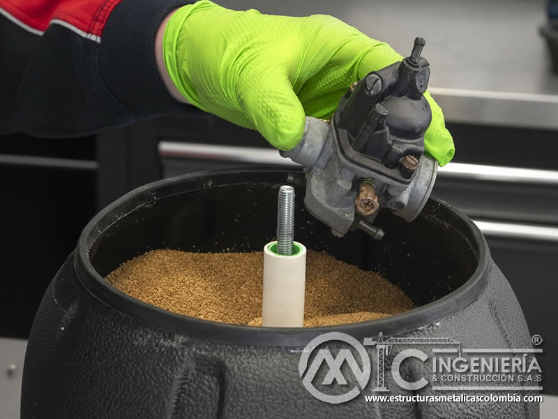 Tamaño industrial de abrasivo de cáscara de nuez para sandblasting. Bogotá, Colombia. Montajes, Ingeniería y Construcción. MIC SAS.