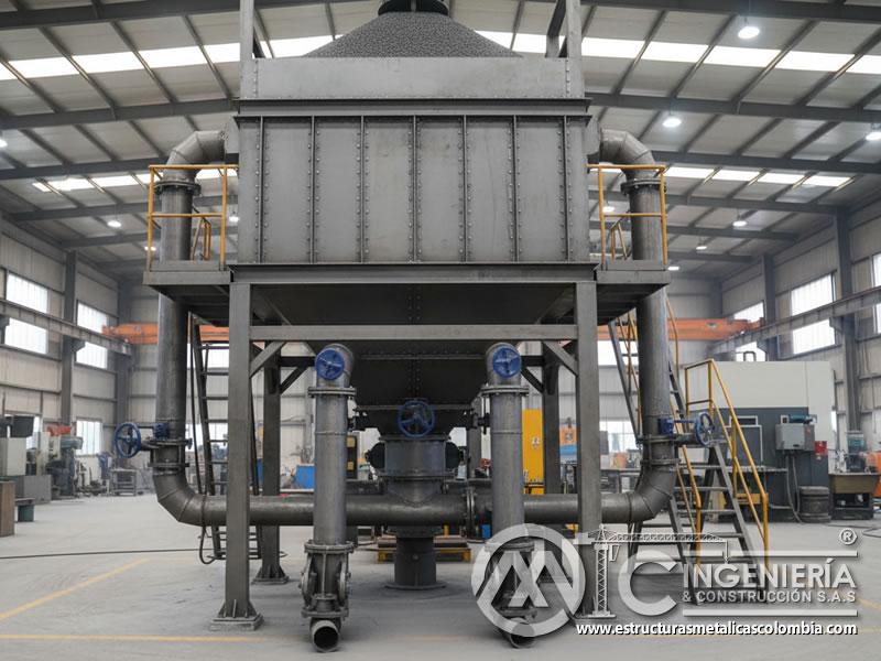 Tolva industrial de almacenamiento y distribución de granalla de acero. Bogotá, Colombia. Montajes, Ingeniería y Construcción. MIC SAS.