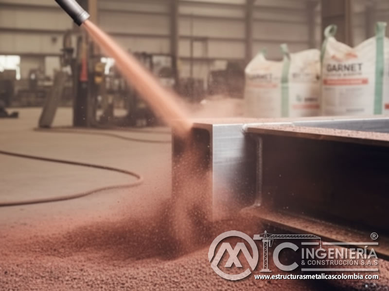 Sandblasting con granate en perfil metálico tipo H en planta industrial. Bogotá, Colombia. Montajes, Ingeniería y Construcción. MIC SAS.