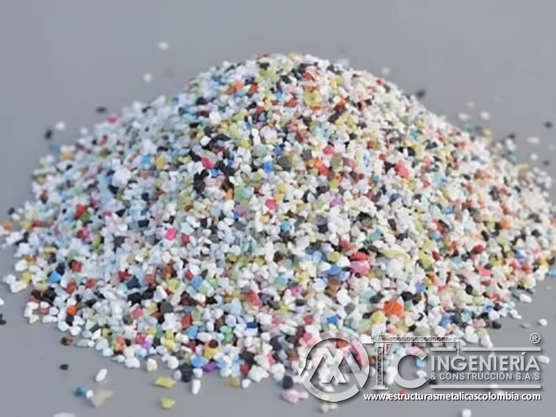 Gránulos abrasivos plásticos multicolores para sandblasting. Bogotá, Colombia. Montajes, Ingeniería y Construcción. MIC SAS.