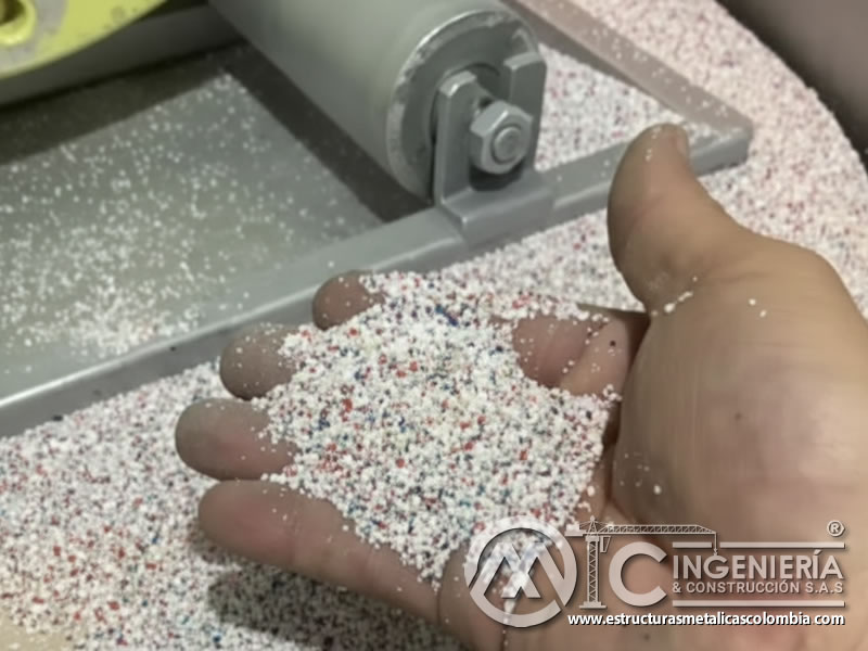 Tamizado y control de granulometría de abrasivos plásticos. Bogotá, Colombia. Montajes, Ingeniería y Construcción. MIC SAS.